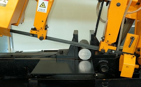 罗城数控带锯床自动送料精度会出现偏差吗？